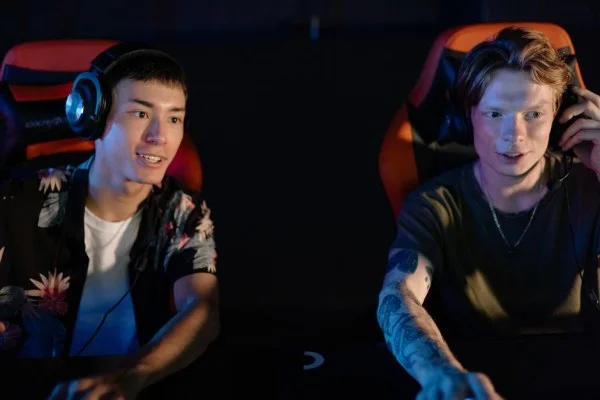 许秀率队强势夺得常规赛头名 电竞王者巅峰状态引发全网热议